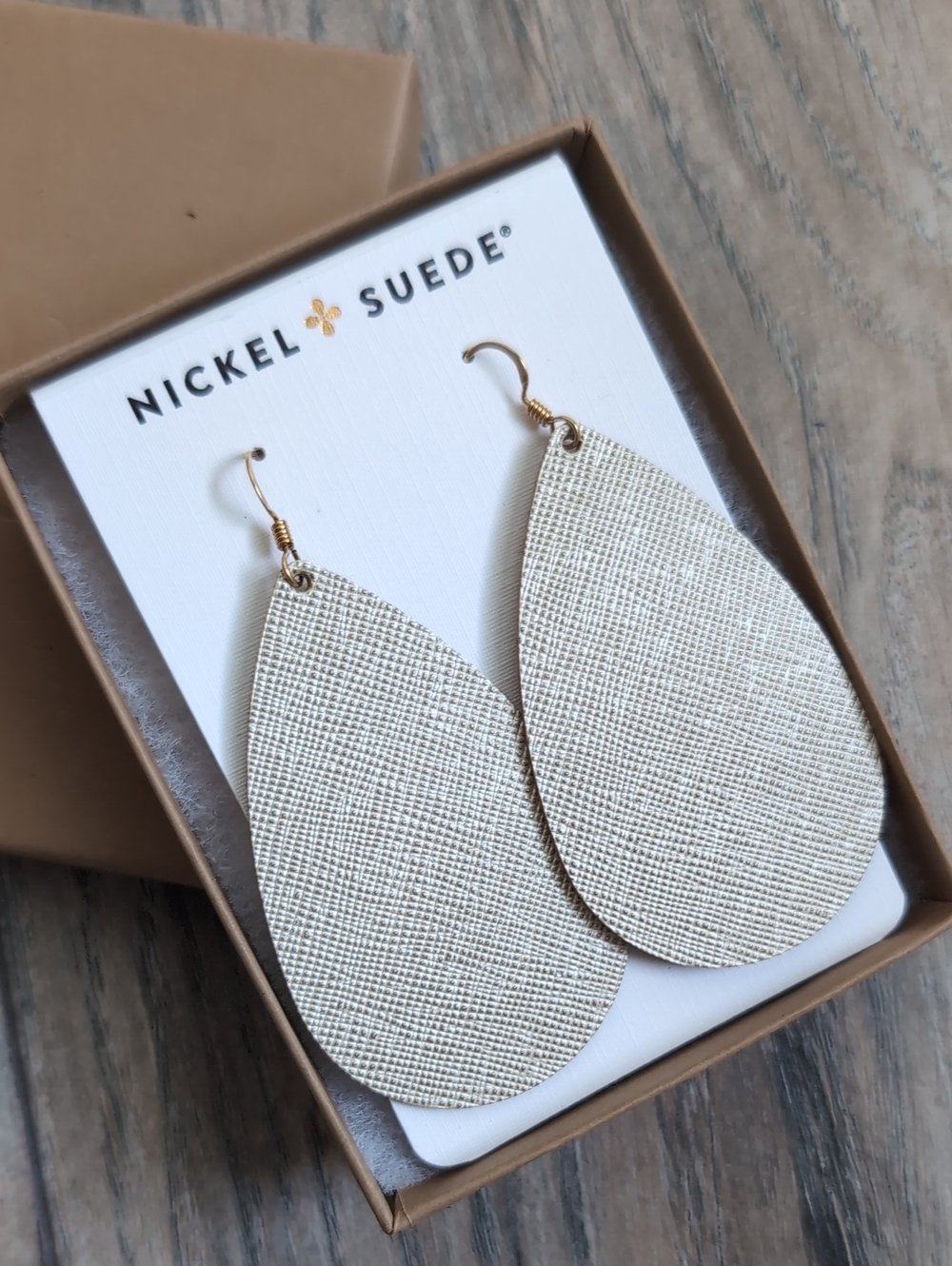 Nickel & Suede Vanilla Shimmer Leather Teardrop Earrings size Medium
